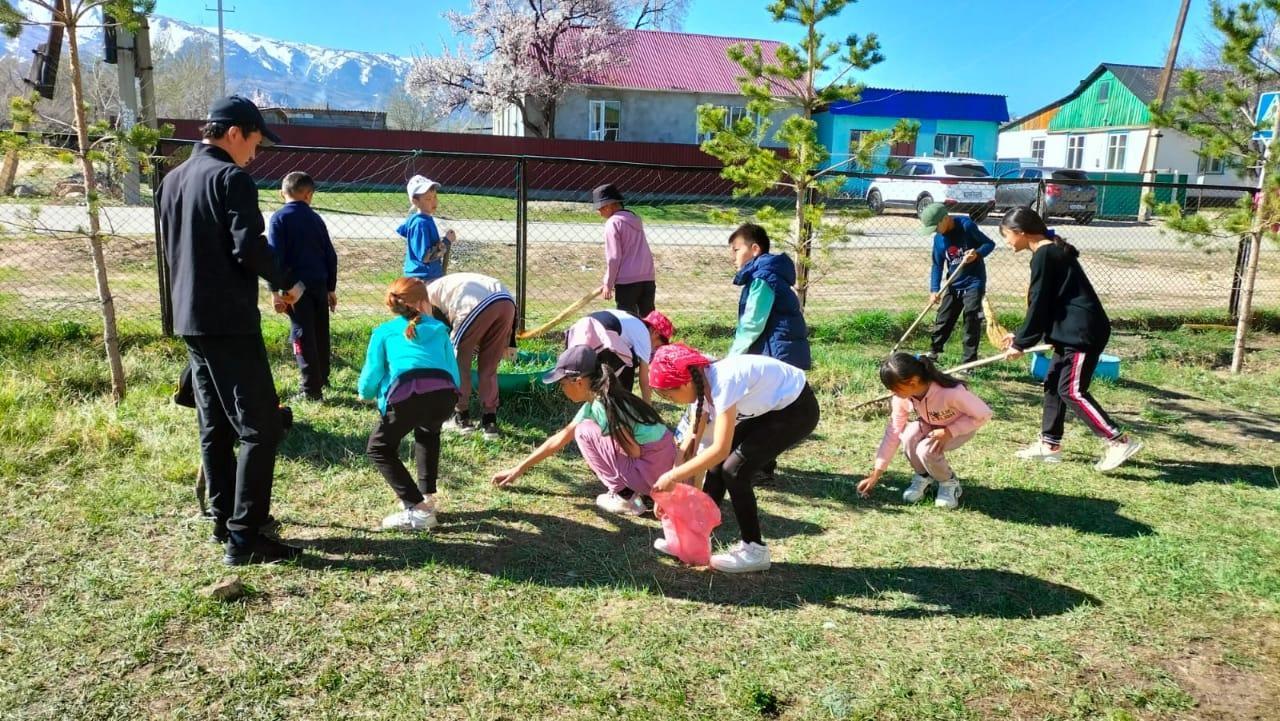 On April 15, 2022, the ecological action "Letk nature" with the participation of the staff and students of the secondary school named after Y. Zhaisybayev was organized.
